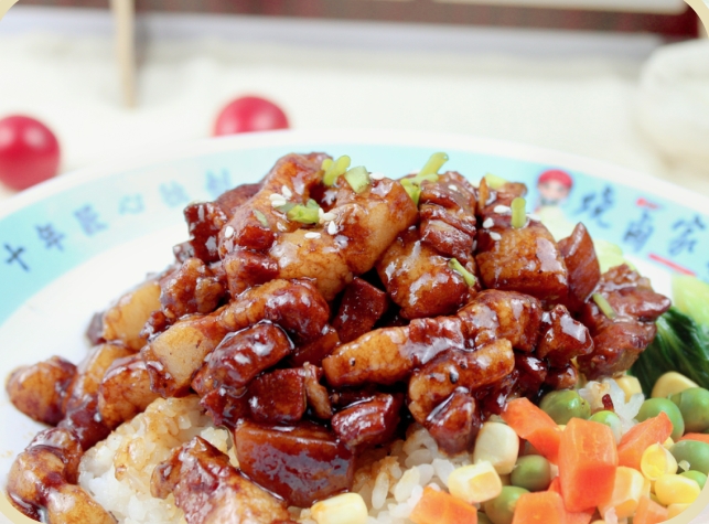 经典⻧⾁饭