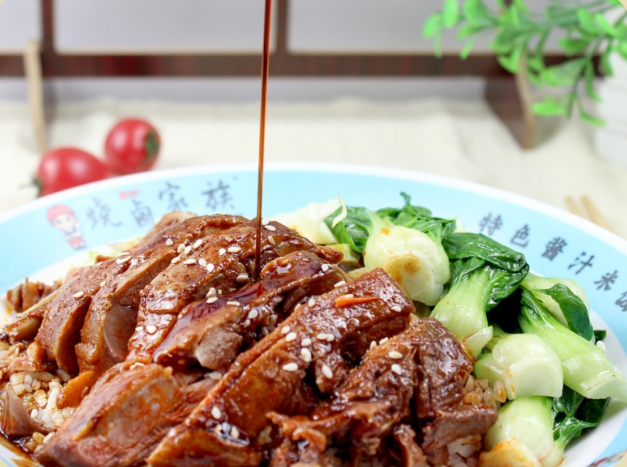 秘制酱鸭饭