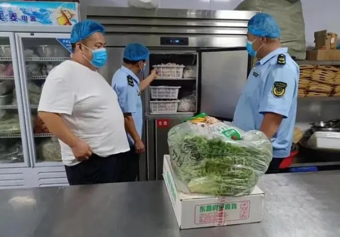 滨城区市场监管局三河湖监管所：加强餐饮监管 确保饮食安全